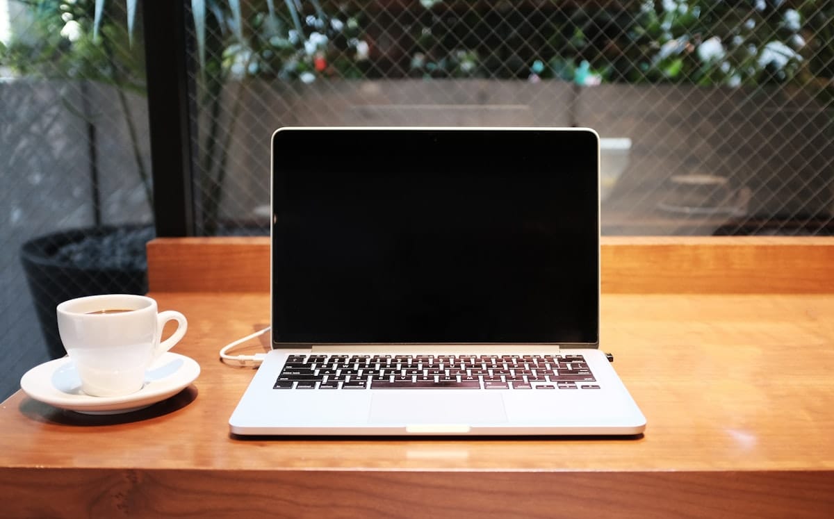 Site internet vieillissant affiché sur un ordinateur